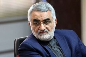 بروجردی: ایران باید از خدمات تنگه هرمز درآمد داشته باشد؛ پایگاه‌های آمریکا برنمی‌گردند