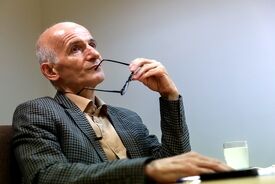 فراستخواه: غم بزرگ را باید به کار بزرگ تبدیل کرد | مسیر حکمرانی کارآمد نیست