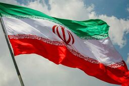 روزنامه اعتماد: تندروها ناخواسته جاده‌صاف‌کن کسانی شده‌اند که رویای انزوای ایران را در سر می‌پرورانند